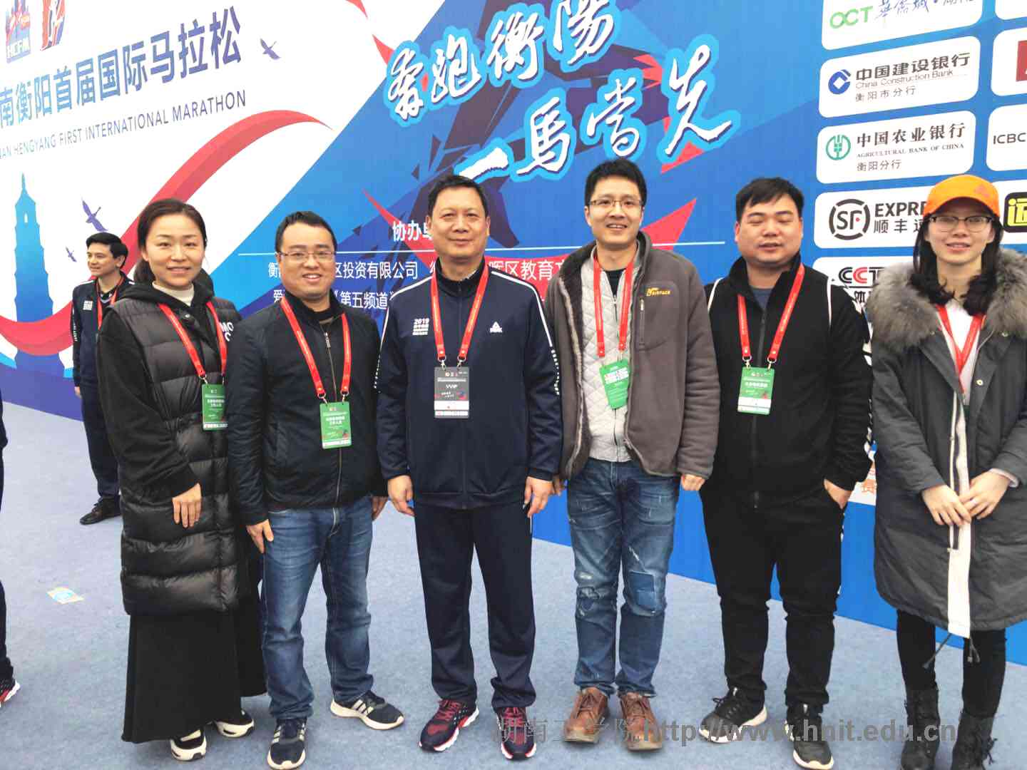 青春助“衡马” best3652000名志愿者服务衡阳首届国际马拉松赛