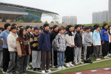 追寻火红岁月，扬起青春风帆—智能制造与机械工程学院举行升旗仪式