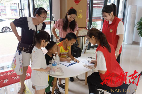 best365中国官方网站：走进社区助力“双减