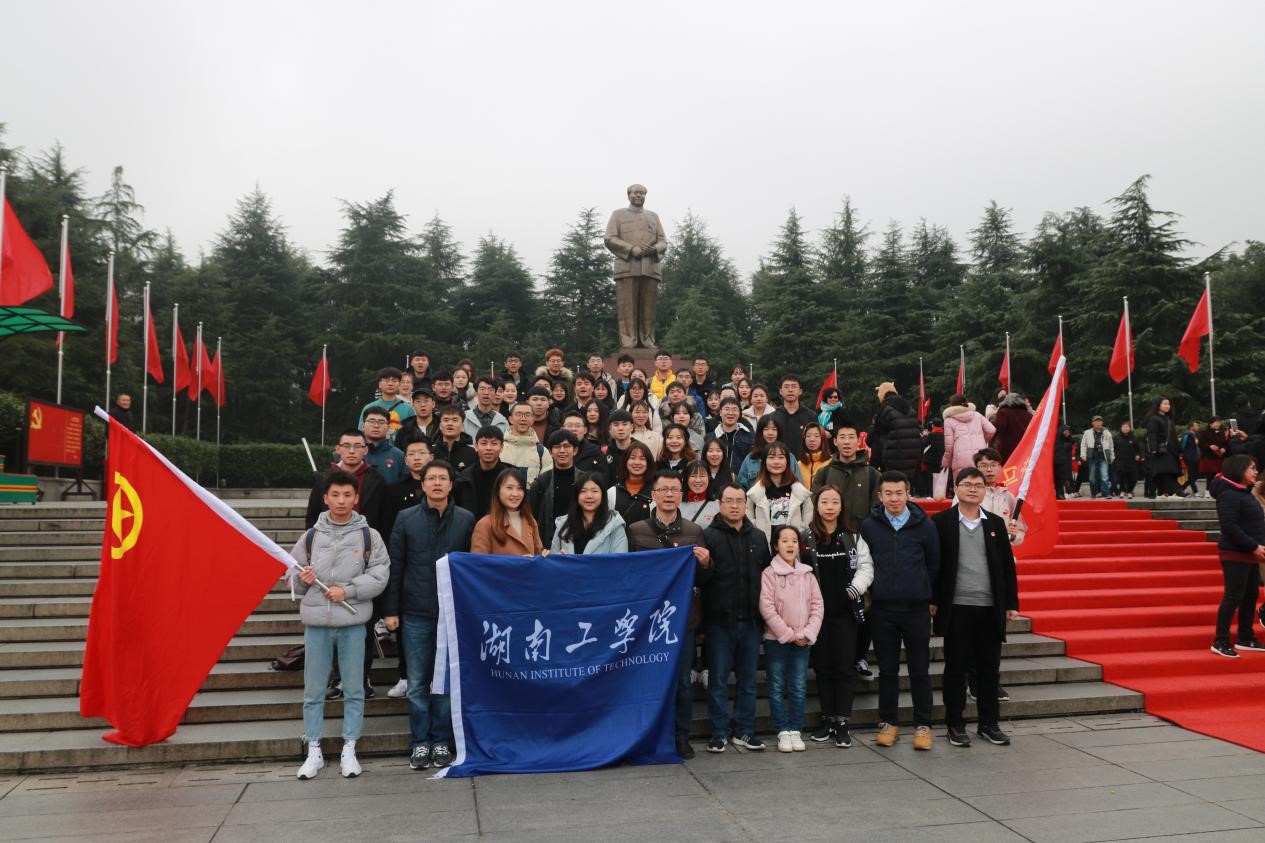 校团委组织开展“不忘初心、牢记使命”主题团日活动