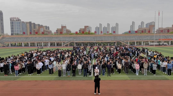 土木与建筑工程学院举行“学习二十大 永远跟党走 奋进新征程”主题升旗仪式