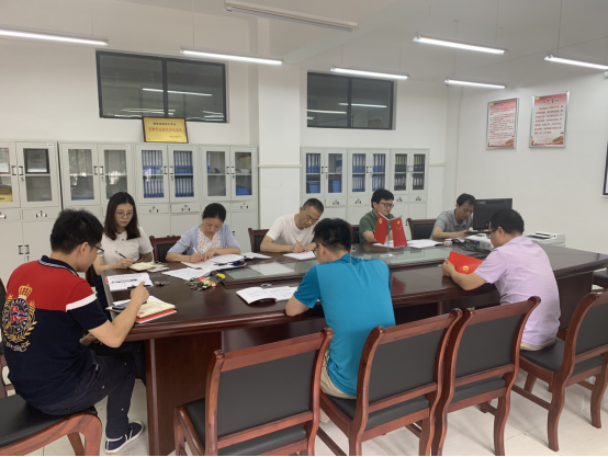 团委、创新创业就业学院联合党支部 学习贯彻 2020 年全国“两会”精神