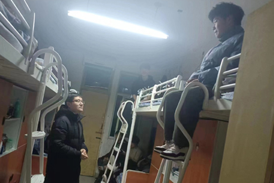 心系学生,暖心查寝1.jpg