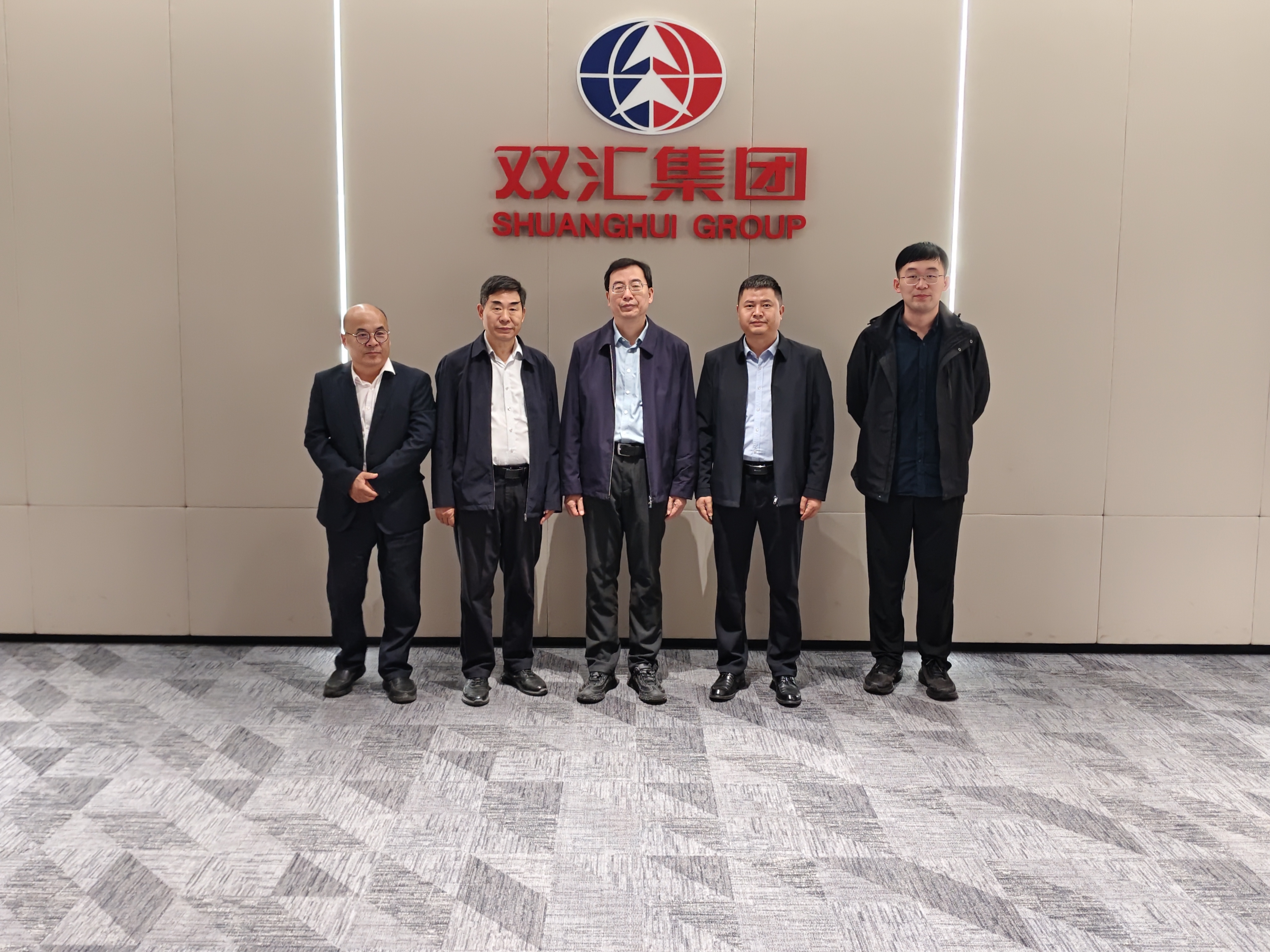 杨校长双汇合照1.jpg